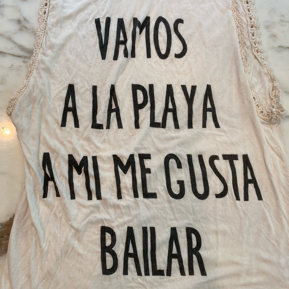 Soft Cream & Crochet Muscle Tee “Vamos a la Playa”